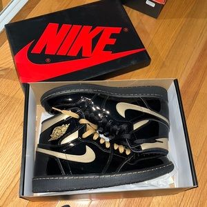 Air Jordan Retro 1 Metallic Gold High Top Size 9